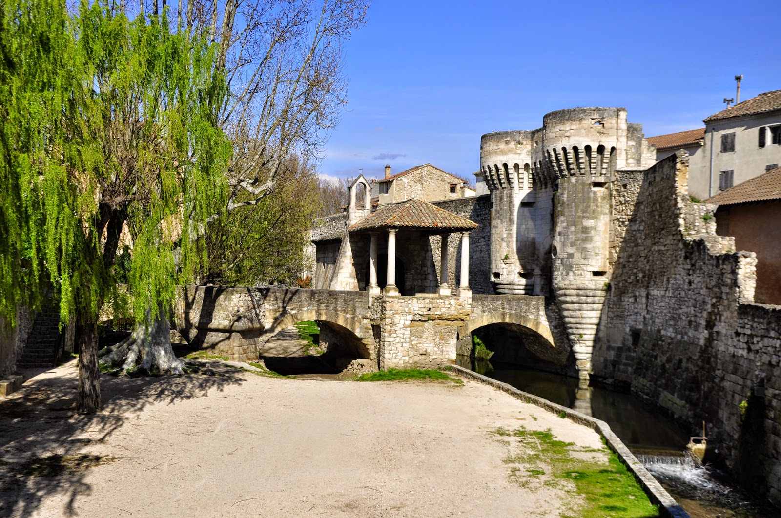PERNES LES FONTAINES